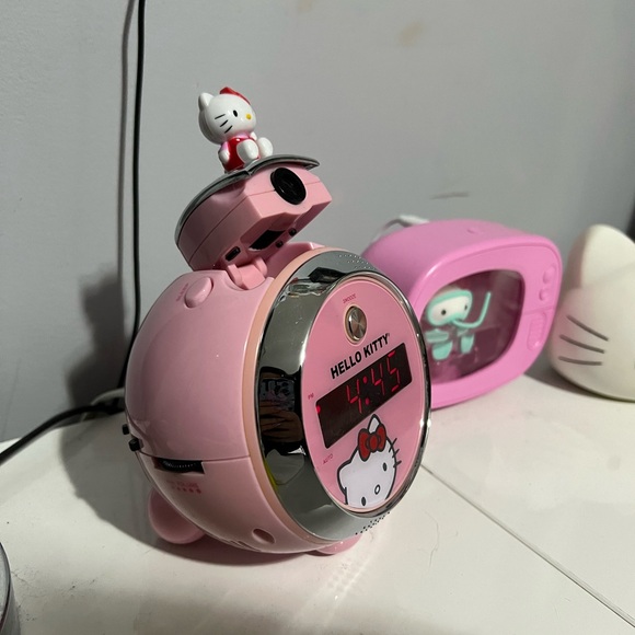 Hello Kitty Alarm Clock - Picture 2 of 2